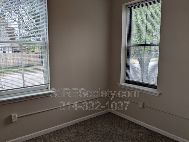 Building Photo - 229 Steins St