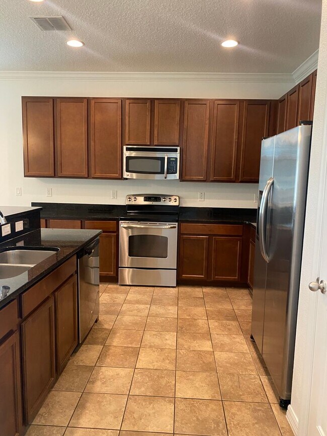 Building Photo - GORGEOUS WINDERMERE TERRACE  MONTH WITH LA...