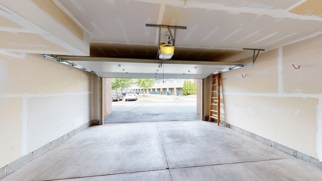 Building Photo - 2974 Barclay Way