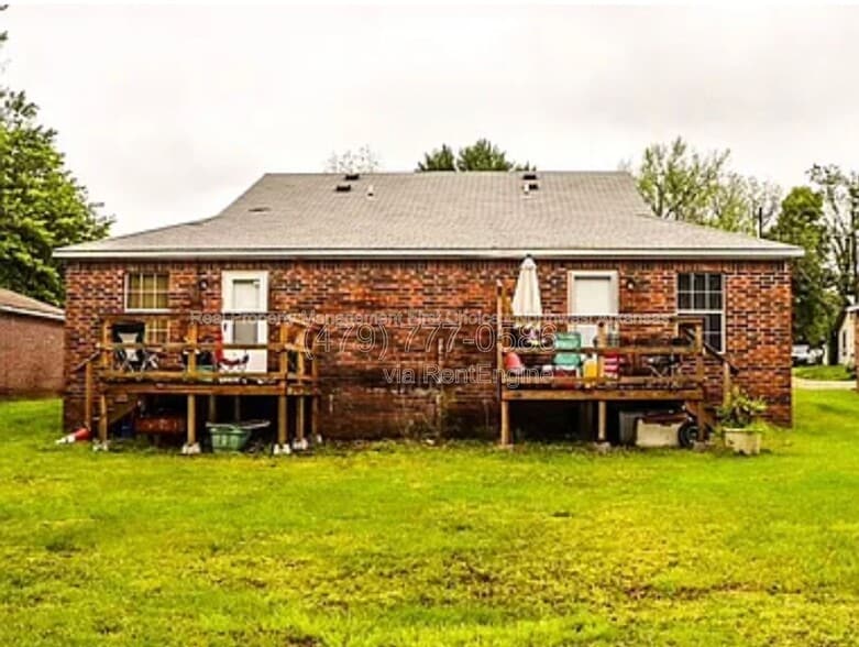 Building Photo - 205 W Parks St