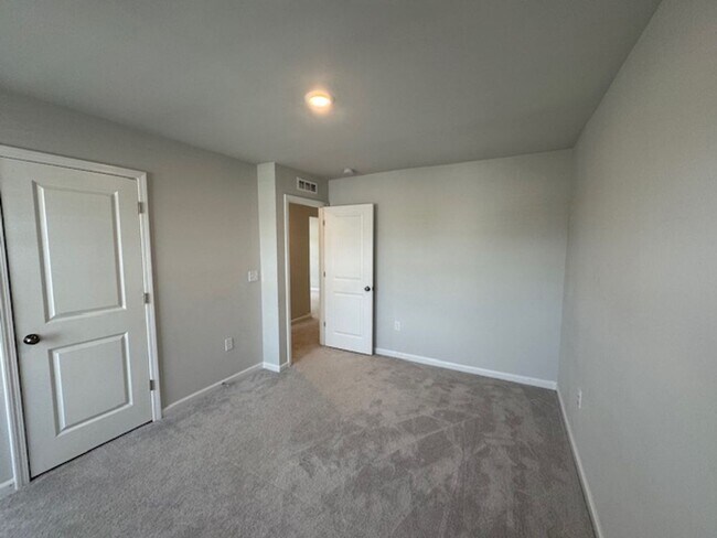 Building Photo - End-Unit Gem Near White Oak Crossing – Style, Space & Convenience!