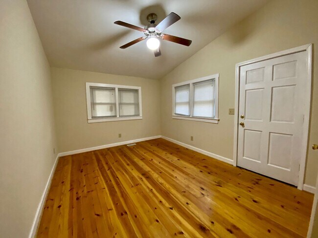 Building Photo - JUST REDUCED!  Olympia