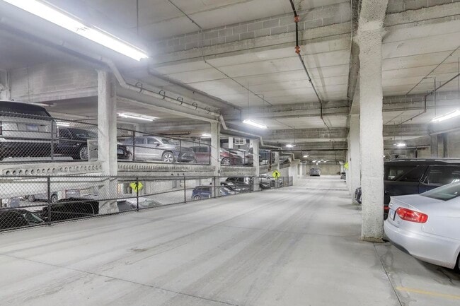 Building Photo - 1720 Oak Ave