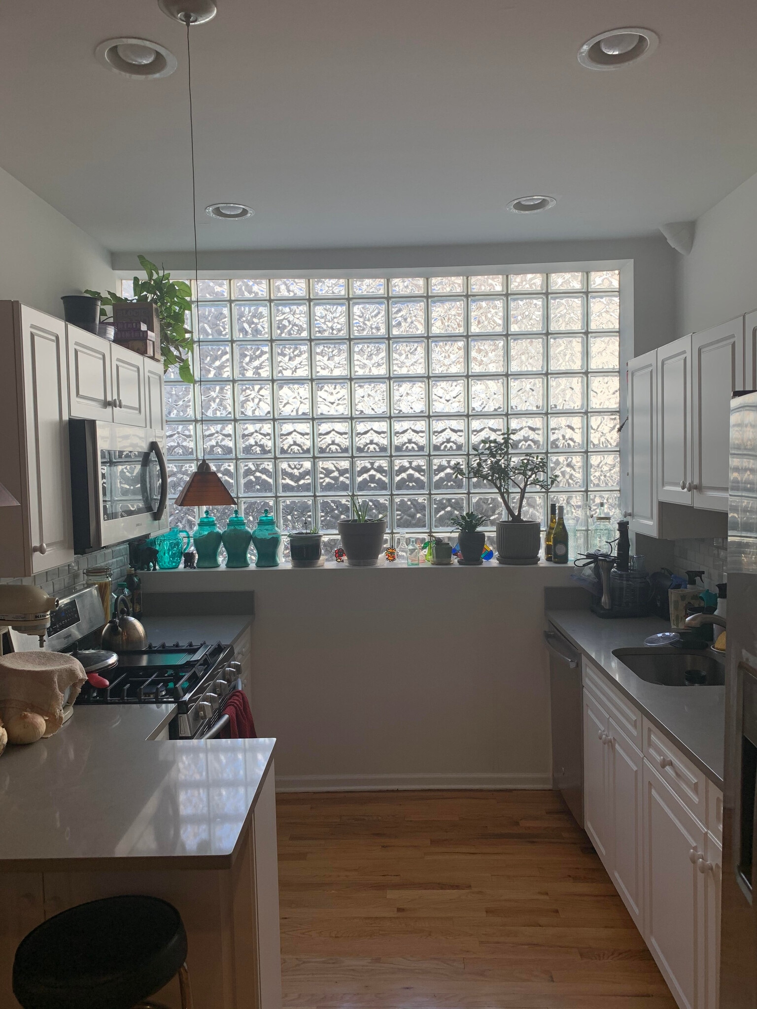 Building Photo - 1116 N Hermitage Ave