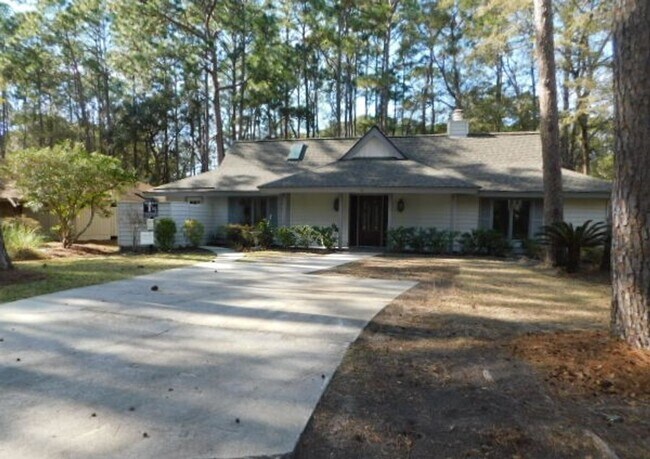 Building Photo - Lovely Remodeled Home In Hilton Head Plantation