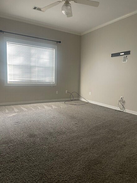 Building Photo - 2432 Melody Ln