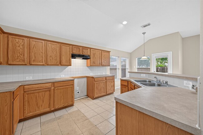 Building Photo - 17230 Hollow Sands Ct