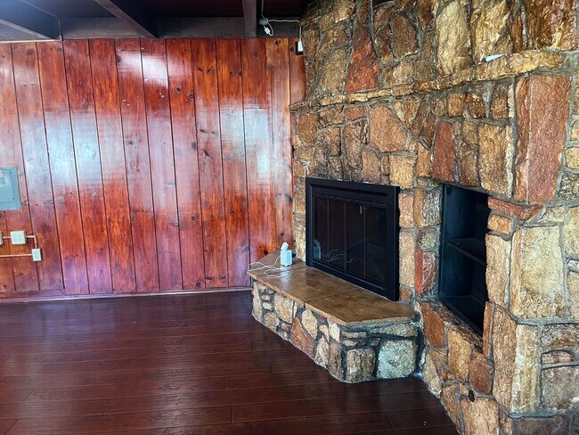 Building Photo - Home with a Cabin Style Family room and backyard Oasis