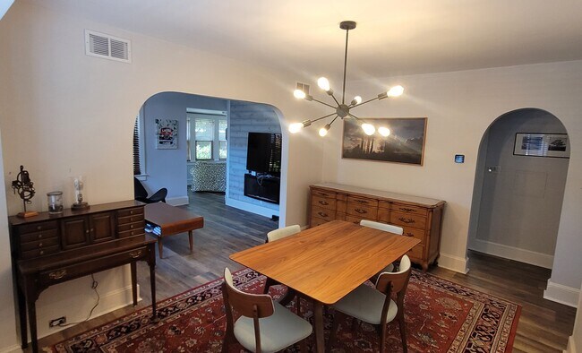 Dining room - 248 W Franklin St