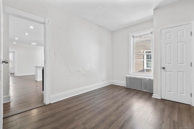 Building Photo - 394 Gregory St