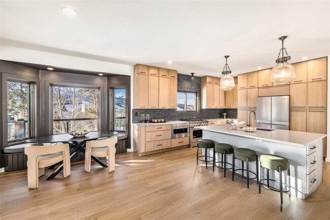 Building Photo - Fully Remodeled 4 bedroom Home in Hamilton Creek