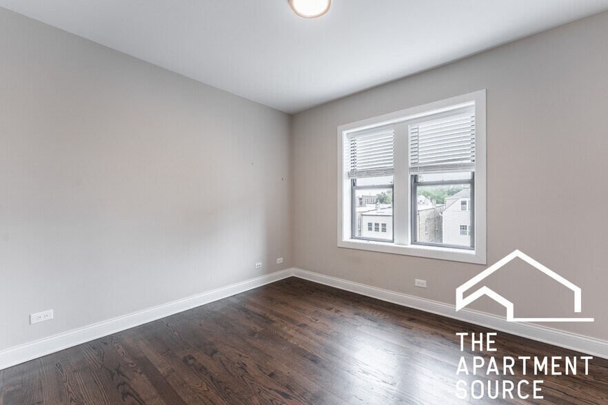 Building Photo - 2238 N Sawyer Ave