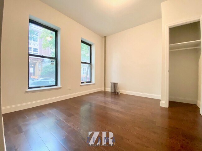 Building Photo - 792 Park Pl