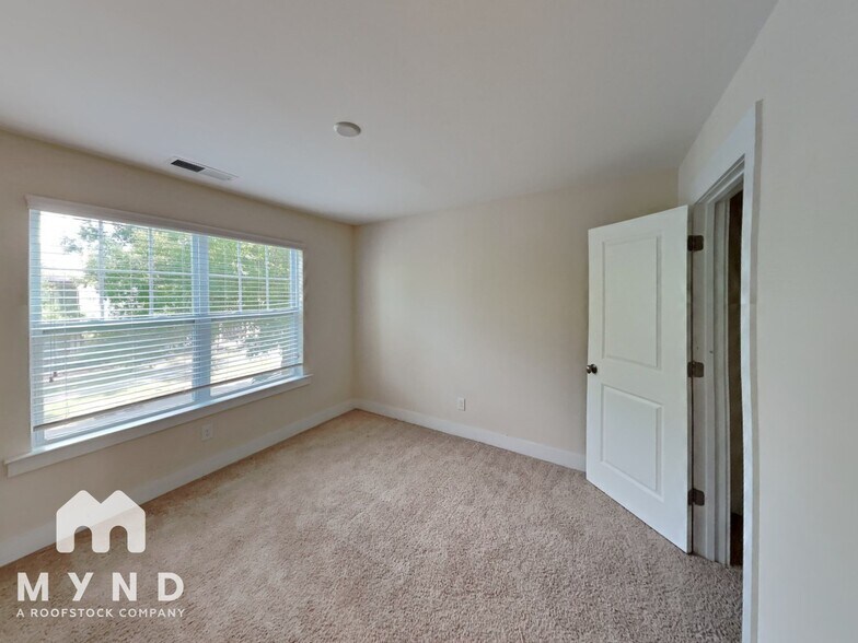 Building Photo - 2613 Double Oaks Rd