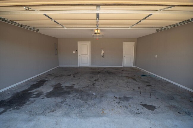 Building Photo - Stunning 3 bedroom, 2 bathroom Home available in Prairie Grove!