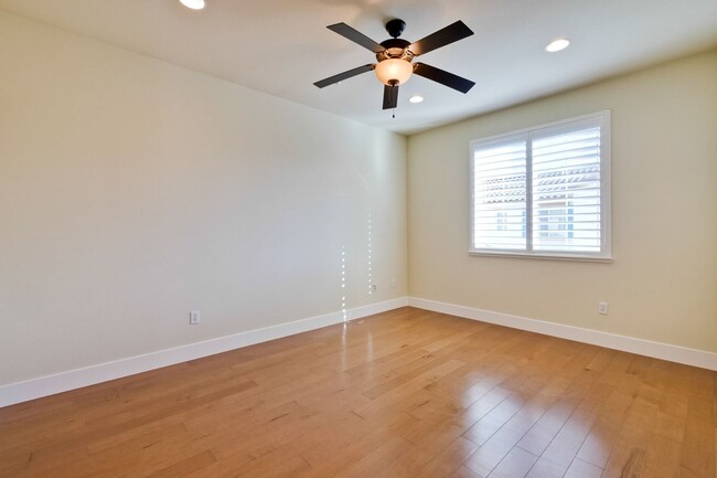 Building Photo - 3-Bed, 3-Bath Home in Sunnyvale near Seven...