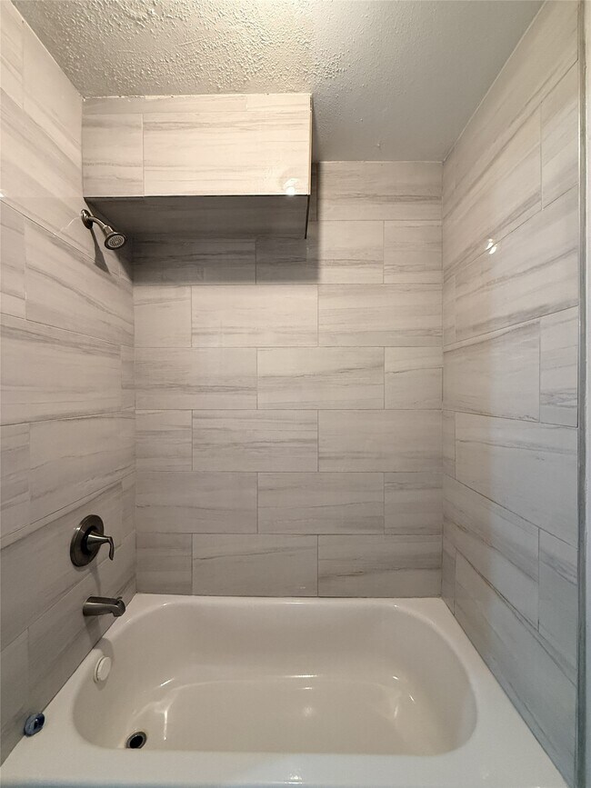 Building Photo - 1824 Thonig Rd