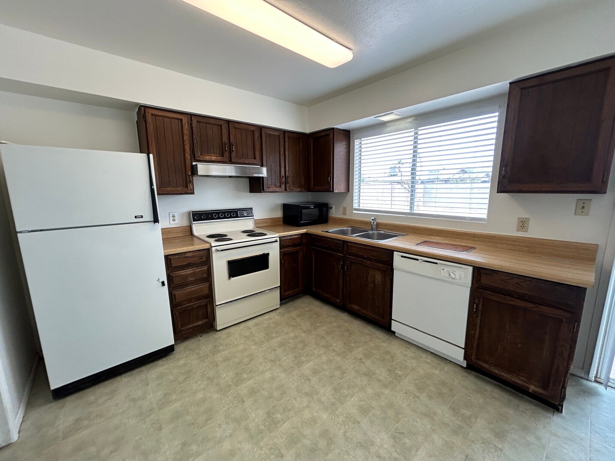 Building Photo - 2060 W Peralta Ave