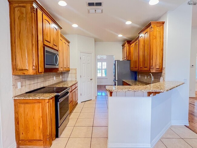 Building Photo - 1703 Rockridge Dr