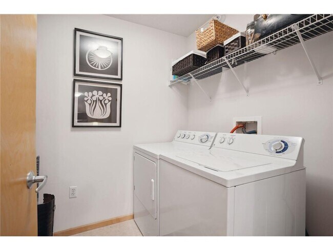 Building Photo - 2405 39th Ave NE