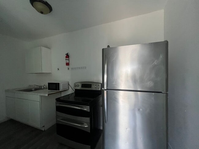 Building Photo - Newly updated 3 bedroom home