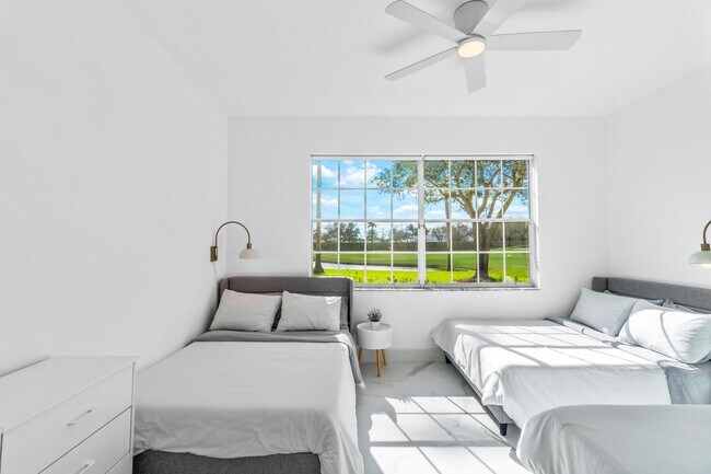 Building Photo - 5136 Lake Catalina Dr