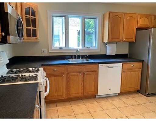 Building Photo - 39 Century St