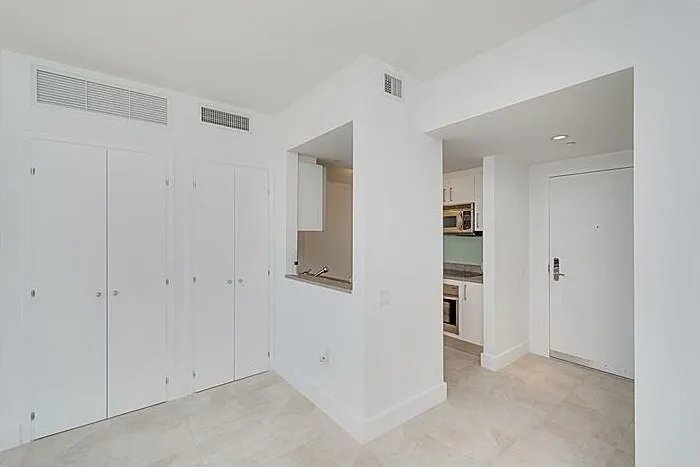 Building Photo - 450 Alton Rd