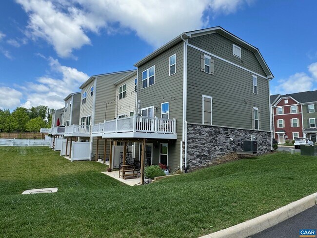 Building Photo - 2034 Landon Ln