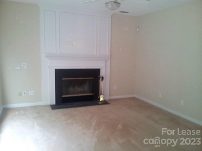 Building Photo - 6229 Bells Mill Dr