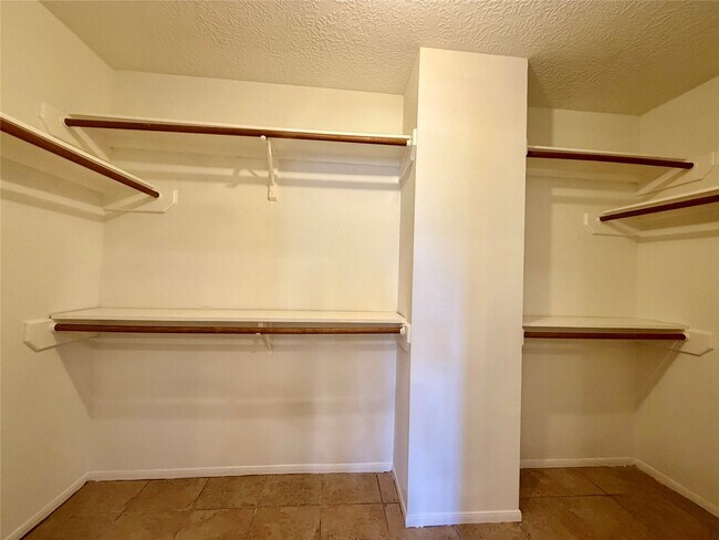 Building Photo - 16907 Dusty Mill Dr W