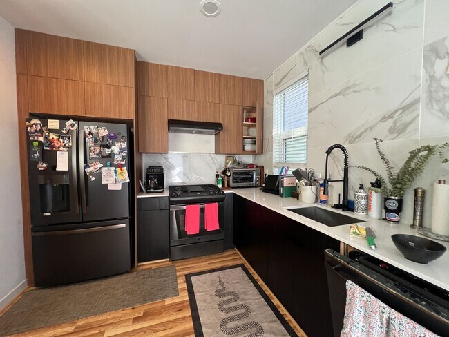 Building Photo - 3bd/2ba Seattle Townhome