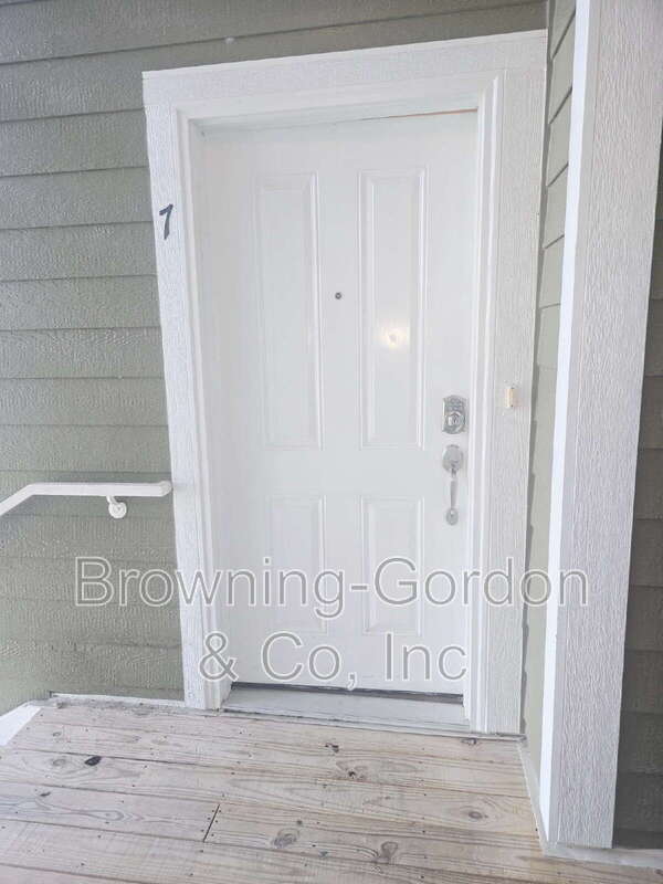 Building Photo - 8601 Peckham Ln
