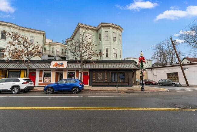 Building Photo - 571 Washington St