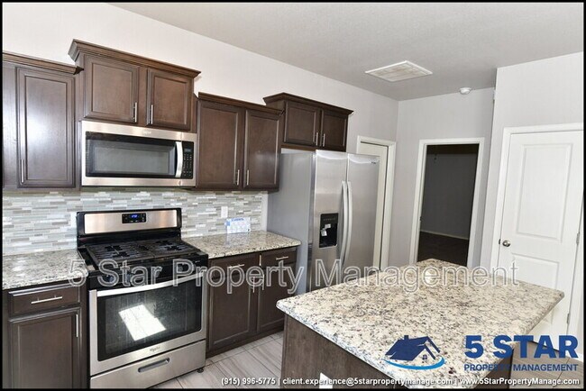 Building Photo - 4825 Mark Avizo