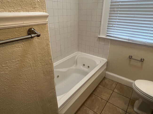 Building Photo - Tampa Heights Bungalow walk to Armature Works