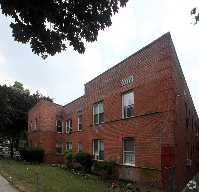 Building Photo - The Lanster