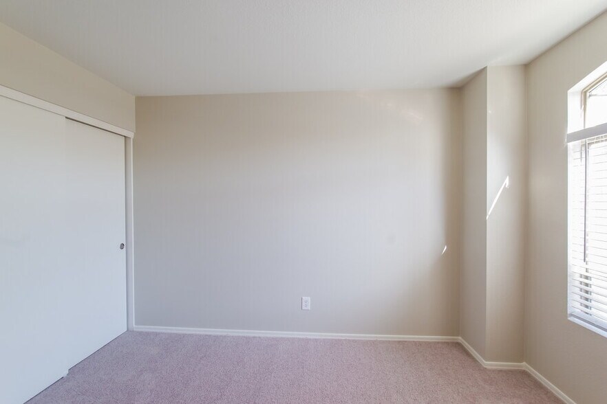 Building Photo - 14338 N 129th Ave