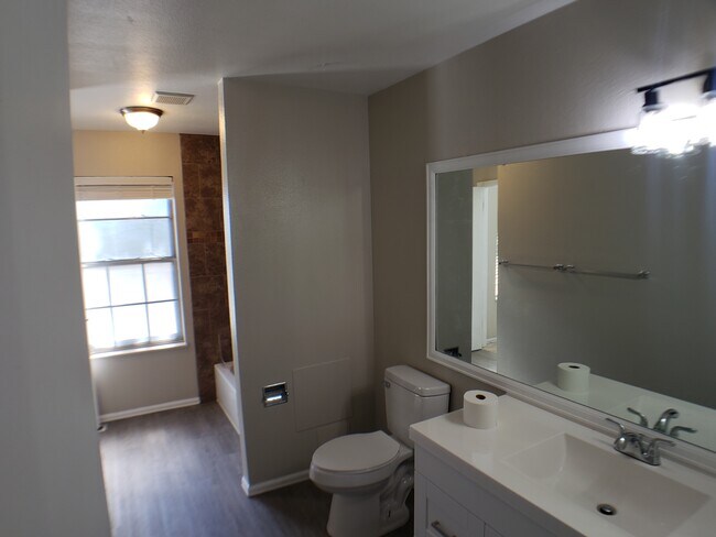 Main bath - 16547 E Harvard Ave