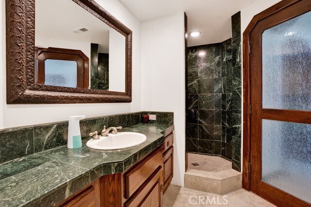 Building Photo - 266 Canyon Acres Dr