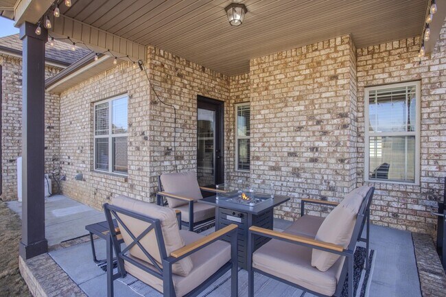 Building Photo - 221 Waldron View Dr