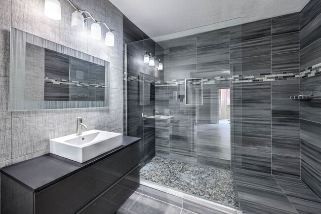Building Photo - First-Floor 3BR/2BA Gated Condo with Resor...