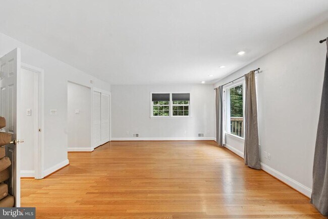 Building Photo - 7732 Canal Ct