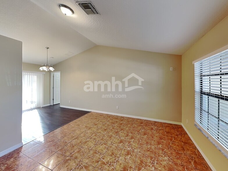 Building Photo - 6244 34th Pl E