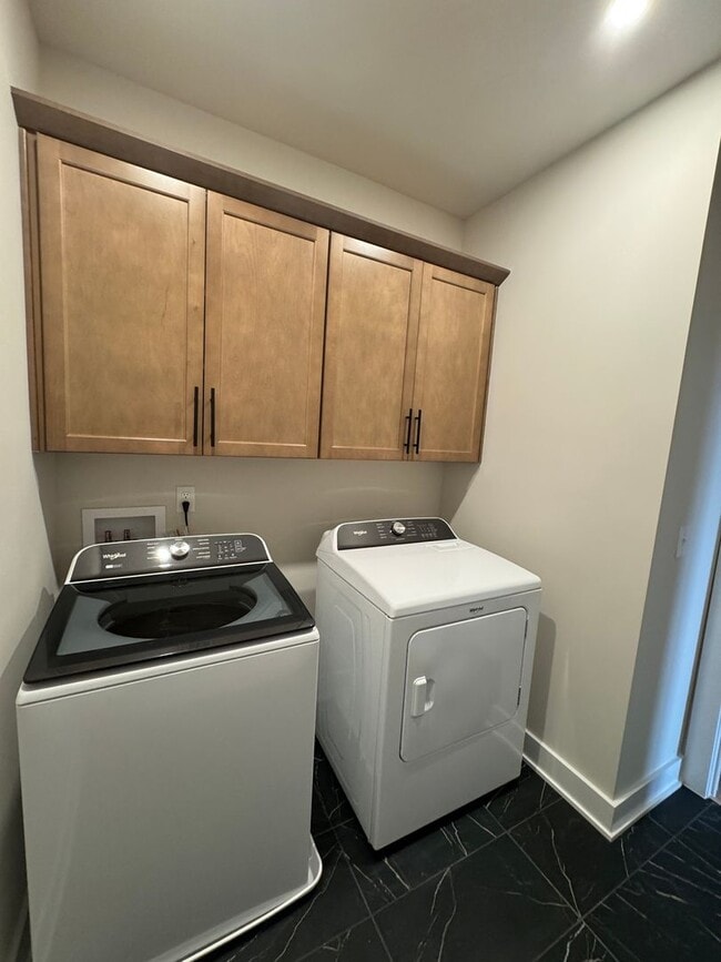 Building Photo - Stylish West Nashville 3 bed 2.5 bath - Pet Friendly