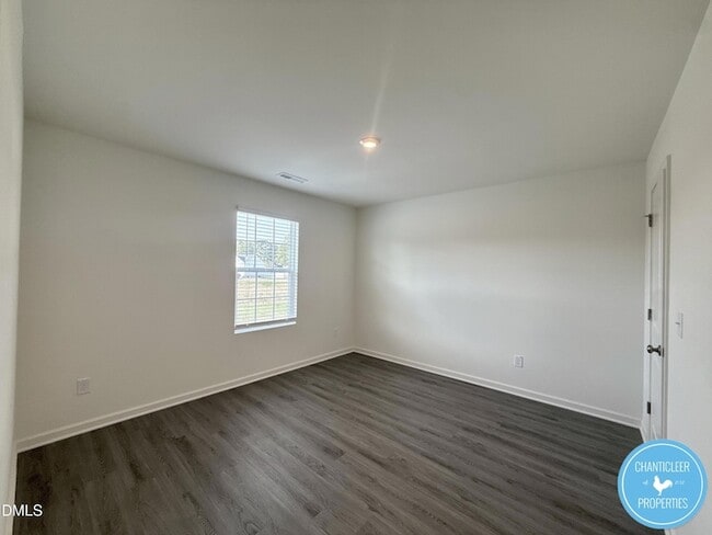 Building Photo - 49 Suhani Ln