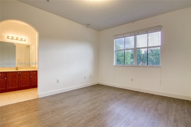 Building Photo - 819 SW 143rd Ave