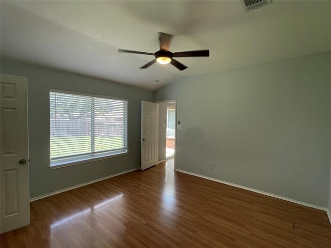 Building Photo - 2501 Willow Way