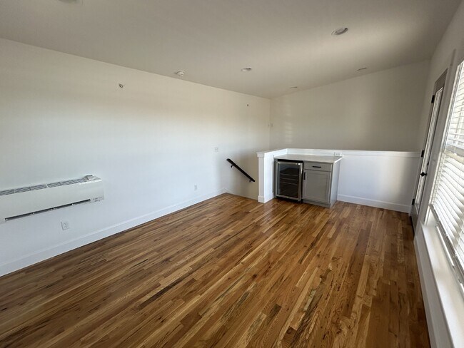 Building Photo - 2BD 2BA 3 STORY TOWNHOME FOR RENT