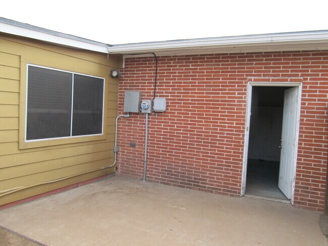 Back Patio - 307 N 38 1/2 St